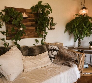 Schlafsofa im Alltag: So findest du ein Modell, das wirklich bequem ist (Sitzhöhe, Matratze, Mechanik, Bezug)