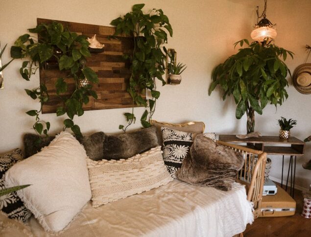 Schlafsofa im Alltag: So findest du ein Modell, das wirklich bequem ist (Sitzhöhe, Matratze, Mechanik, Bezug)