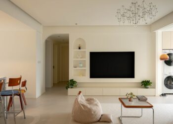TV-Wand im Wohnzimmer planen: Kabel unsichtbar, Soundbar richtig, Stauraum sinnvoll (ohne teuren Umbau)