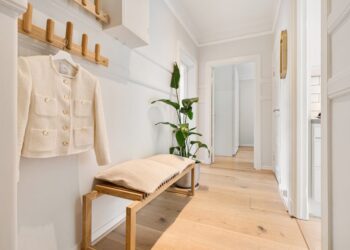 Offene Garderobe im Flur richtig planen: Ordnung, Optik und Stauraum auf 2 bis 6 m2