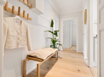 Offene Garderobe im Flur richtig planen: Ordnung, Optik und Stauraum auf 2 bis 6 m2