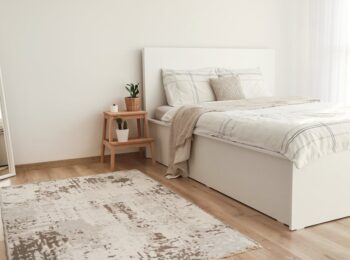 Bett quietscht oder knarzt? Ursachen finden und dauerhaft beheben (ohne neues Bett)