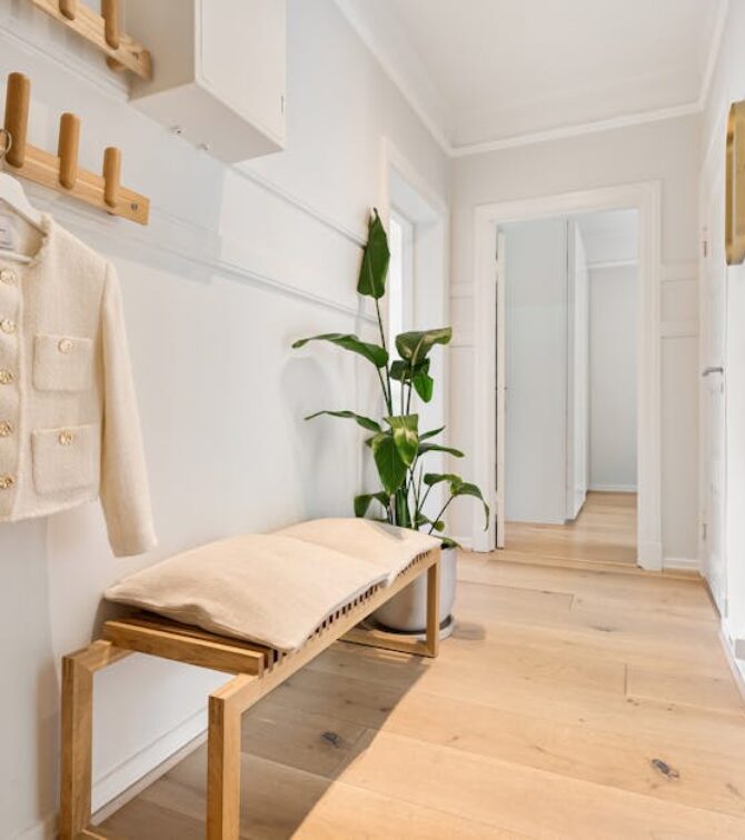 Sitzbank mit Stauraum im Flur selber bauen: Stabil, schmal und mieterfreundlich (90 bis 140 cm)