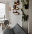 Offenes Regal als Raumteiler: Stabil planen, sicher verankern und wohnlich zonieren (Wohnzimmer, Home Office, 20 bis 35 m2)