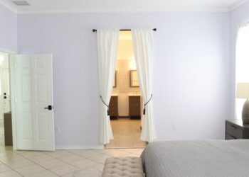 Schallarme Schlafzimmertür nachrüsten: Dichtung, Absenkdichtung und Türspalt sauber lösen