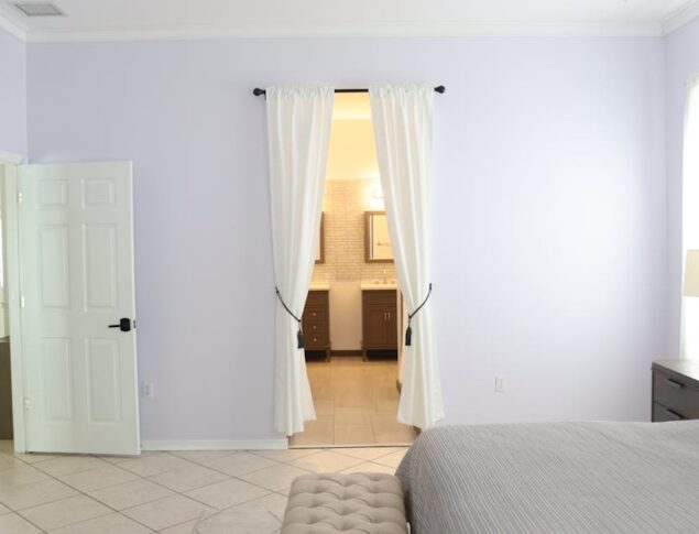 Schallarme Schlafzimmertür nachrüsten: Dichtung, Absenkdichtung und Türspalt sauber lösen