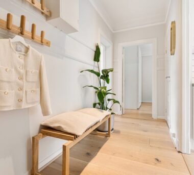 Wandhaken und Leisten im Flur montieren: Tragfähig ohne Fehlbohren (Miete und Eigentum)