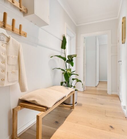 Wandhaken und Leisten im Flur montieren: Tragfähig ohne Fehlbohren (Miete und Eigentum)