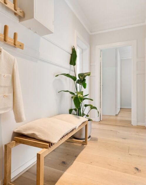 Wandhaken und Leisten im Flur montieren: Tragfähig ohne Fehlbohren (Miete und Eigentum)