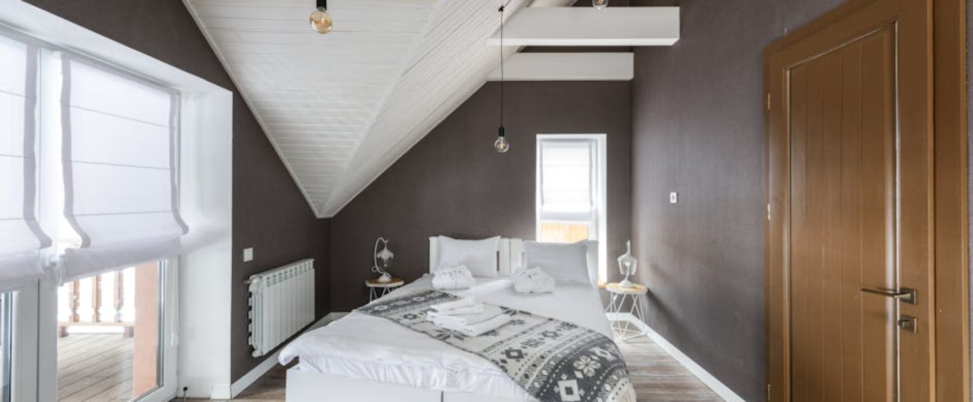 Hitzeschutz in der Dachwohnung: Innenliegende Lösungen, die wirklich kühlen (ohne Klimaanlage)