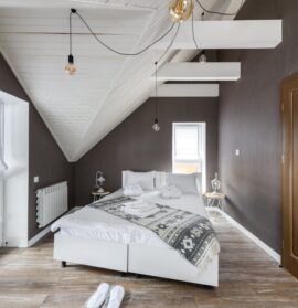 Hitzeschutz in der Dachwohnung: Innenliegende Lösungen, die wirklich kühlen (ohne Klimaanlage)