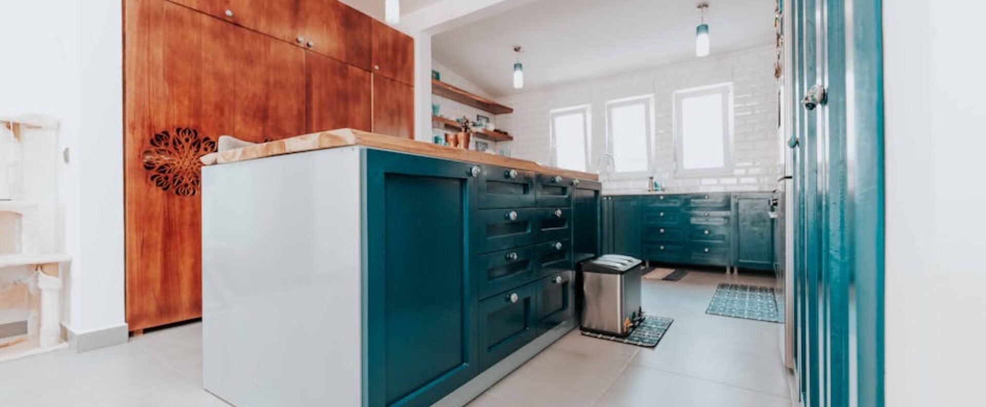 Küche ohne Oberschränke: Stauraum, Dunstabzug und Licht richtig lösen (6 bis 12 m2)