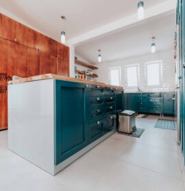 Küche ohne Oberschränke: Stauraum, Dunstabzug und Licht richtig lösen (6 bis 12 m2)