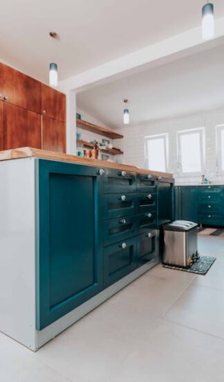 Küche ohne Oberschränke: Stauraum, Dunstabzug und Licht richtig lösen (6 bis 12 m2)