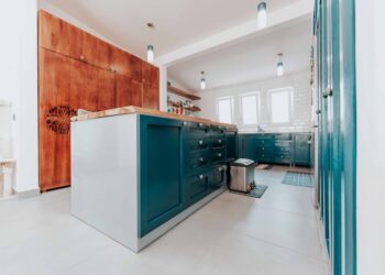 Küche ohne Oberschränke: Stauraum, Dunstabzug und Licht richtig lösen (6 bis 12 m2)