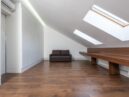 Schrank unter der Dachschräge: Stauraum gewinnen ohne Maßanfertigung (Planung, Befestigung, Türen)