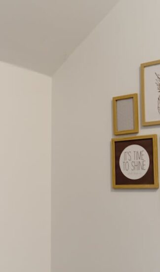 Hochwertige Bilderwand ohne Schiefhängen: Raster, Abstände, Aufhängung und Licht (Wohnzimmer und Flur)