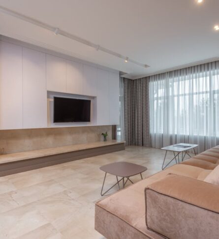 Raumhohe Vorhänge richtig planen: Mehr Ruhe, bessere Optik und weniger Heizverlust (ohne Fehlkauf)